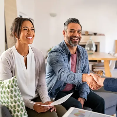 Man en vrouw bij de notaris Man en vrouw bij de notaris