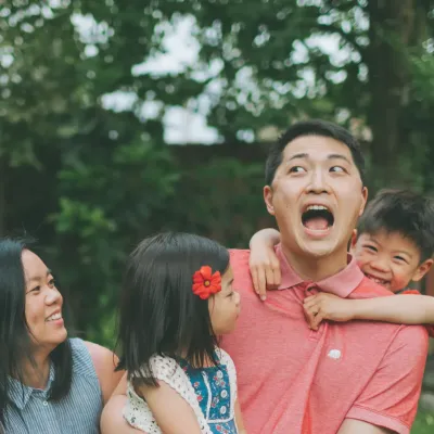 Vader en moeder met twee kinderen Vader en moeder met twee kinderen