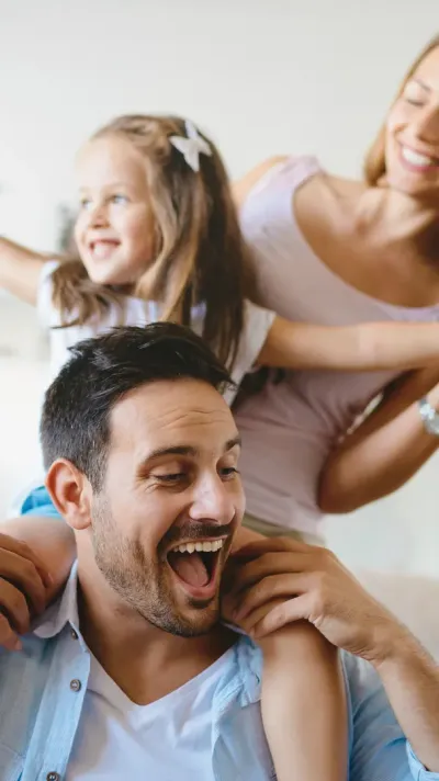 gelukkig gezin met dochterje gelukkig gezin met dochterje